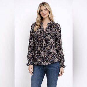 Molly bracken blouse size‎ Large